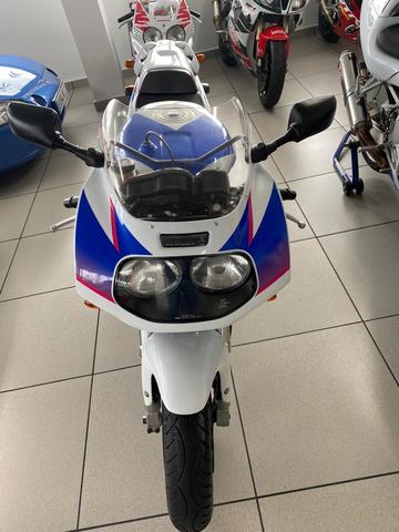 SUZUKI GSX R750