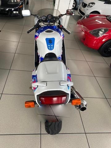 SUZUKI GSX R750
