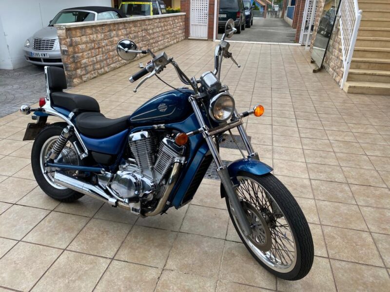 SUZUKI INTRUDER VS800