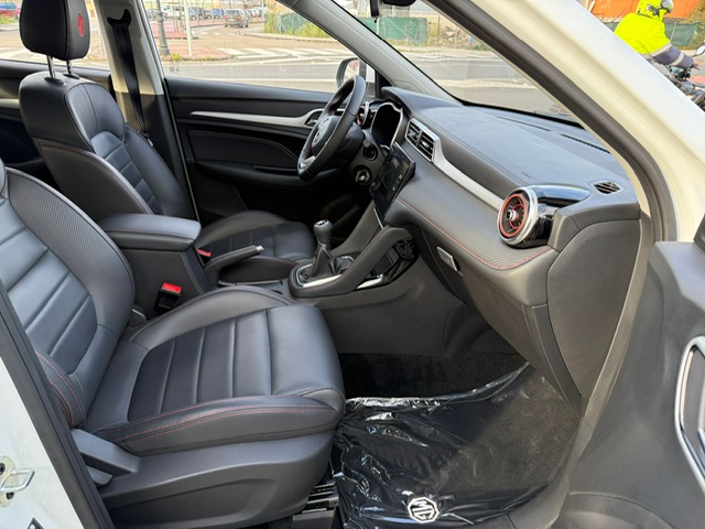 MG ZS LUXURY