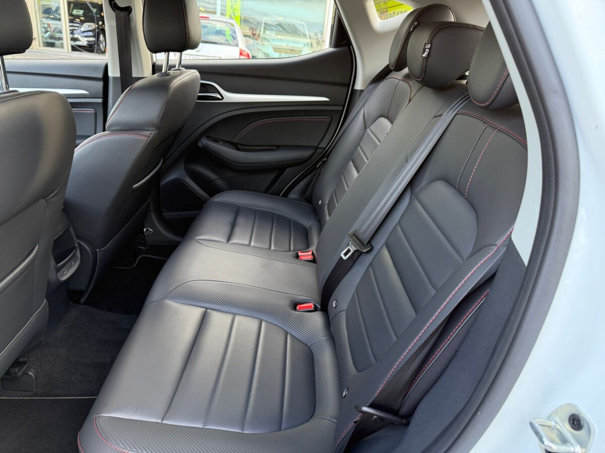MG ZS LUXURY