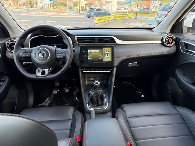 MG ZS LUXURY