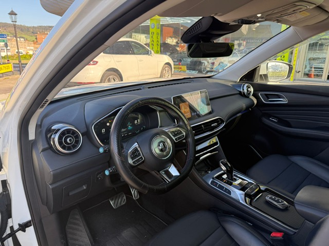 MG HS 1.5 LUXURY
