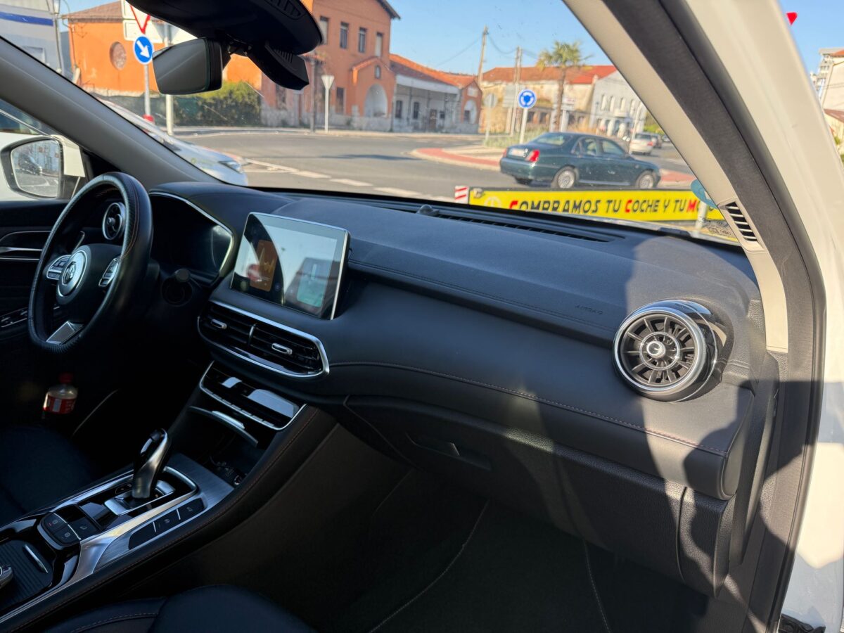 MG HS 1.5 LUXURY
