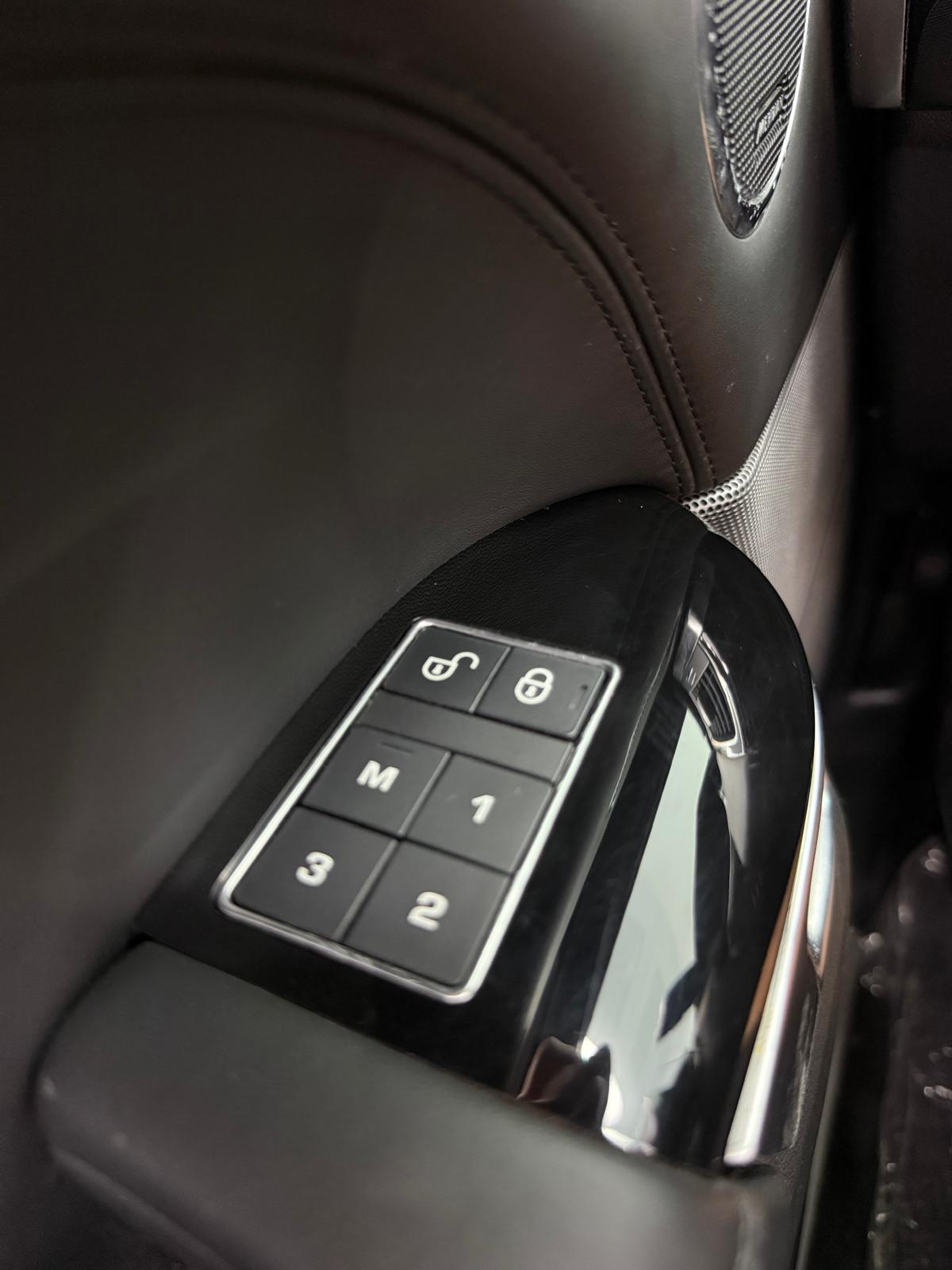 LAND-ROVER autobiography