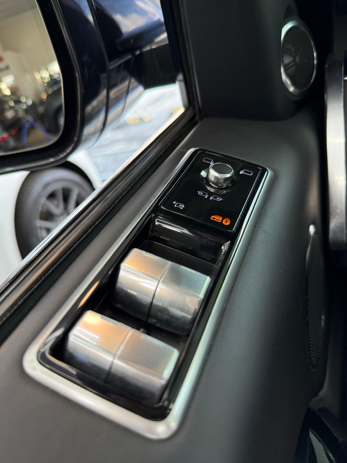 LAND-ROVER autobiography