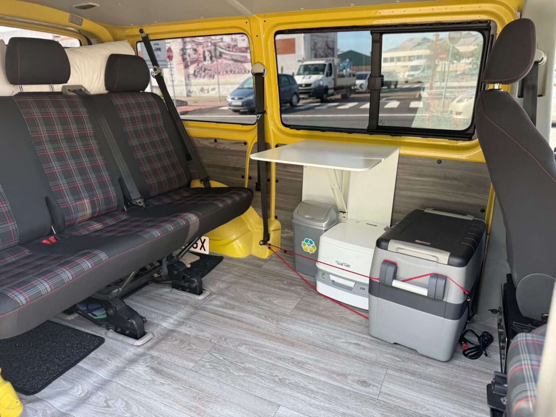 VOLKSWAGEN Transporter 2.0 TDI Kombi 
