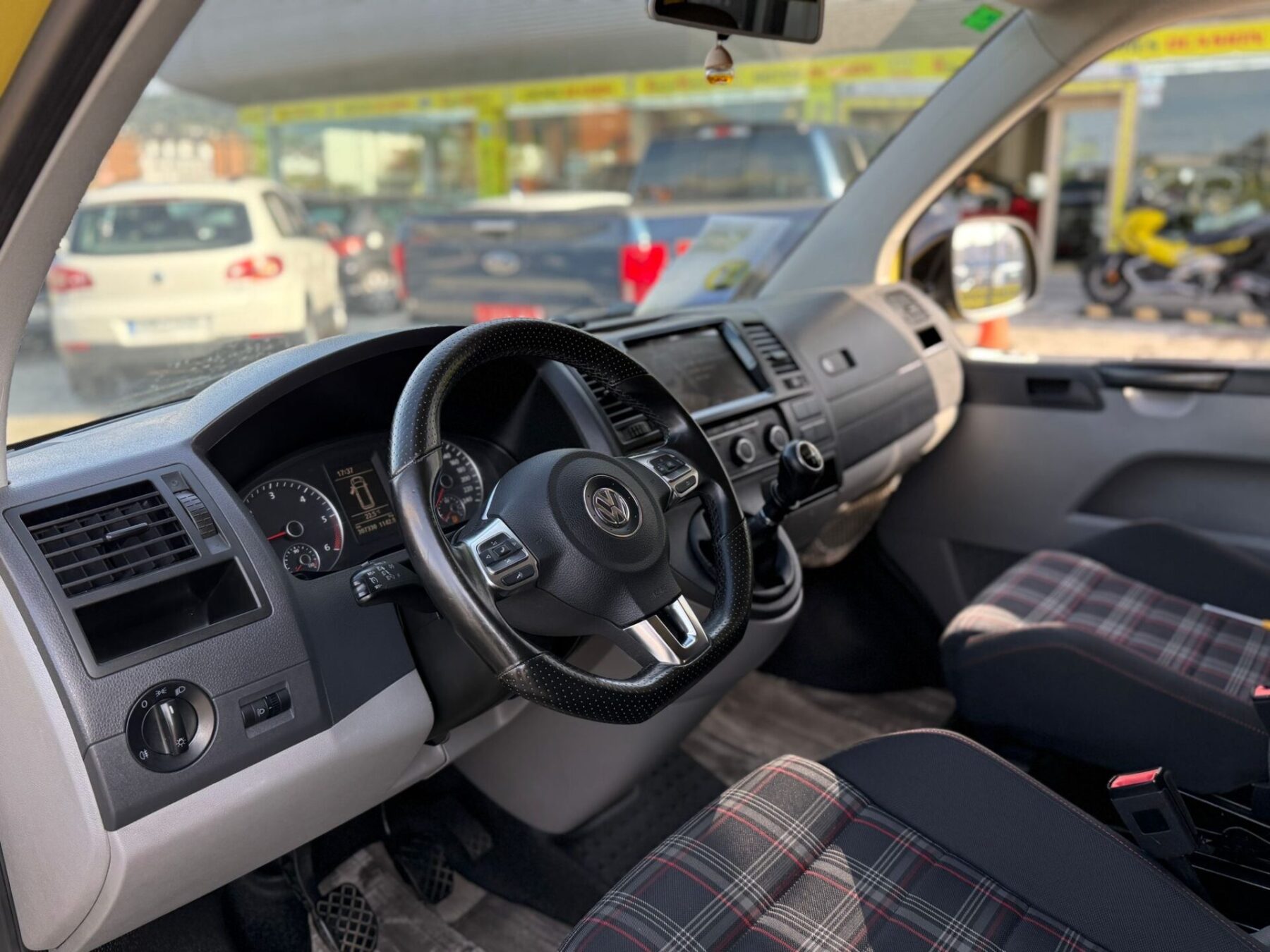 VOLKSWAGEN Transporter 2.0 TDI Kombi 