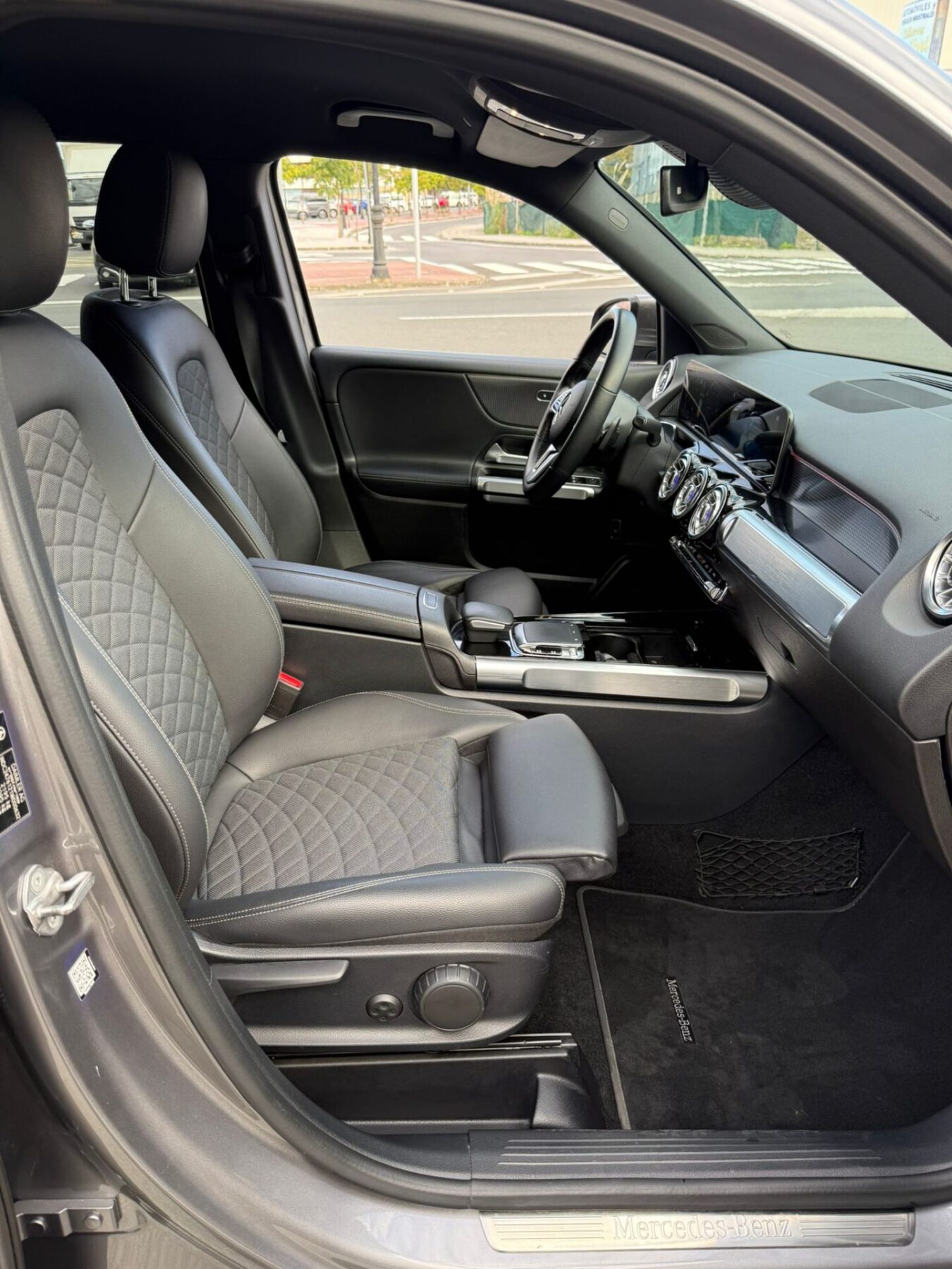 MERCEDES-BENZ GLB 220d