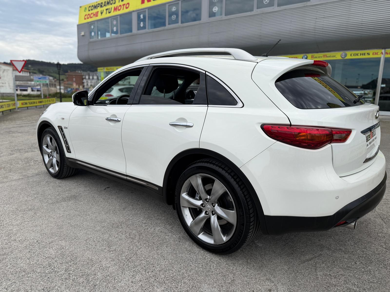 INFINITI QX70