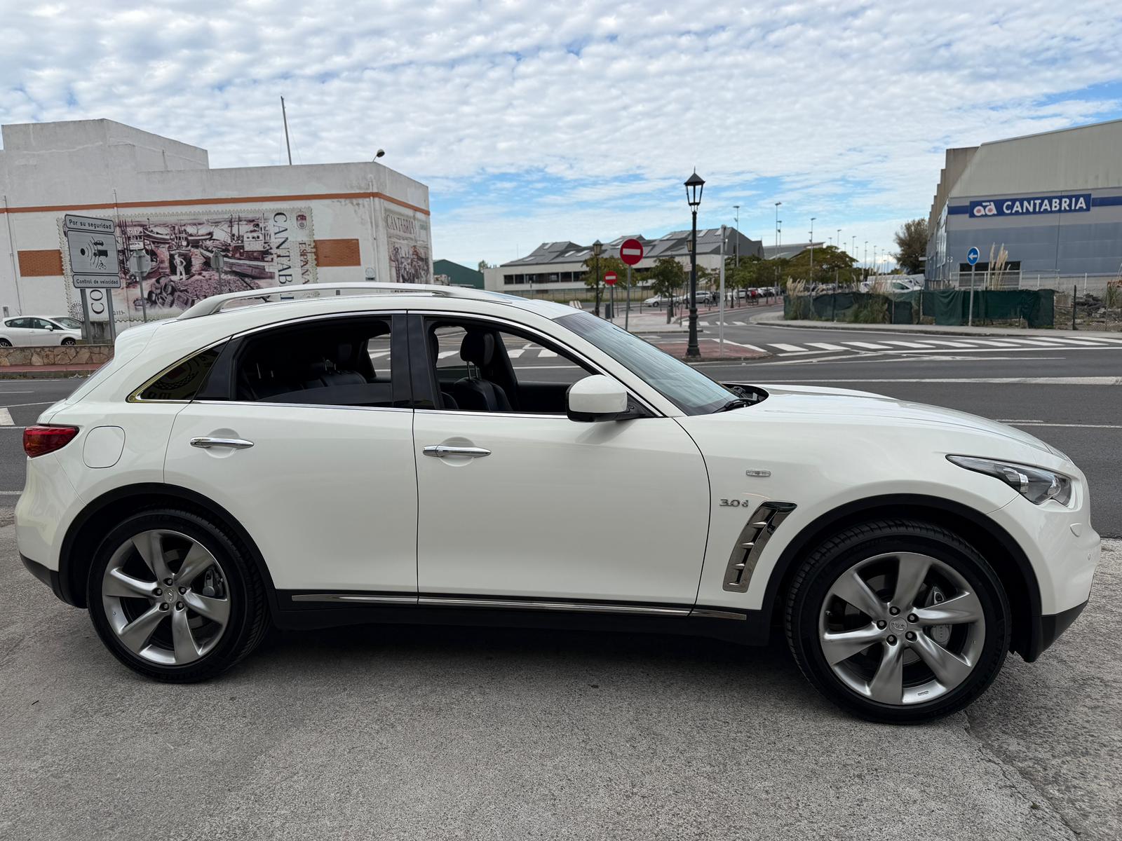 INFINITI QX70