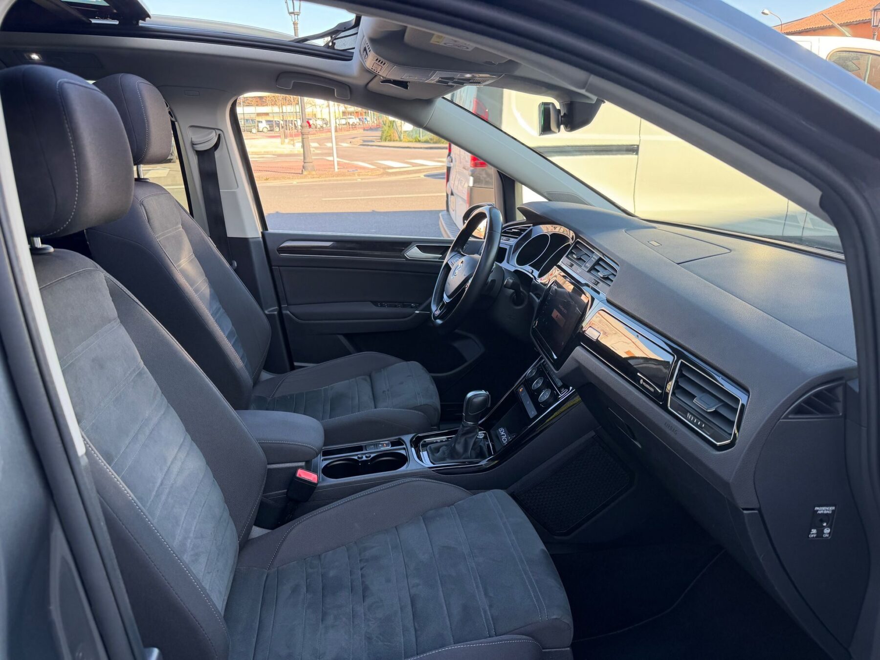 VOLKSWAGEN TOURAN SPORT