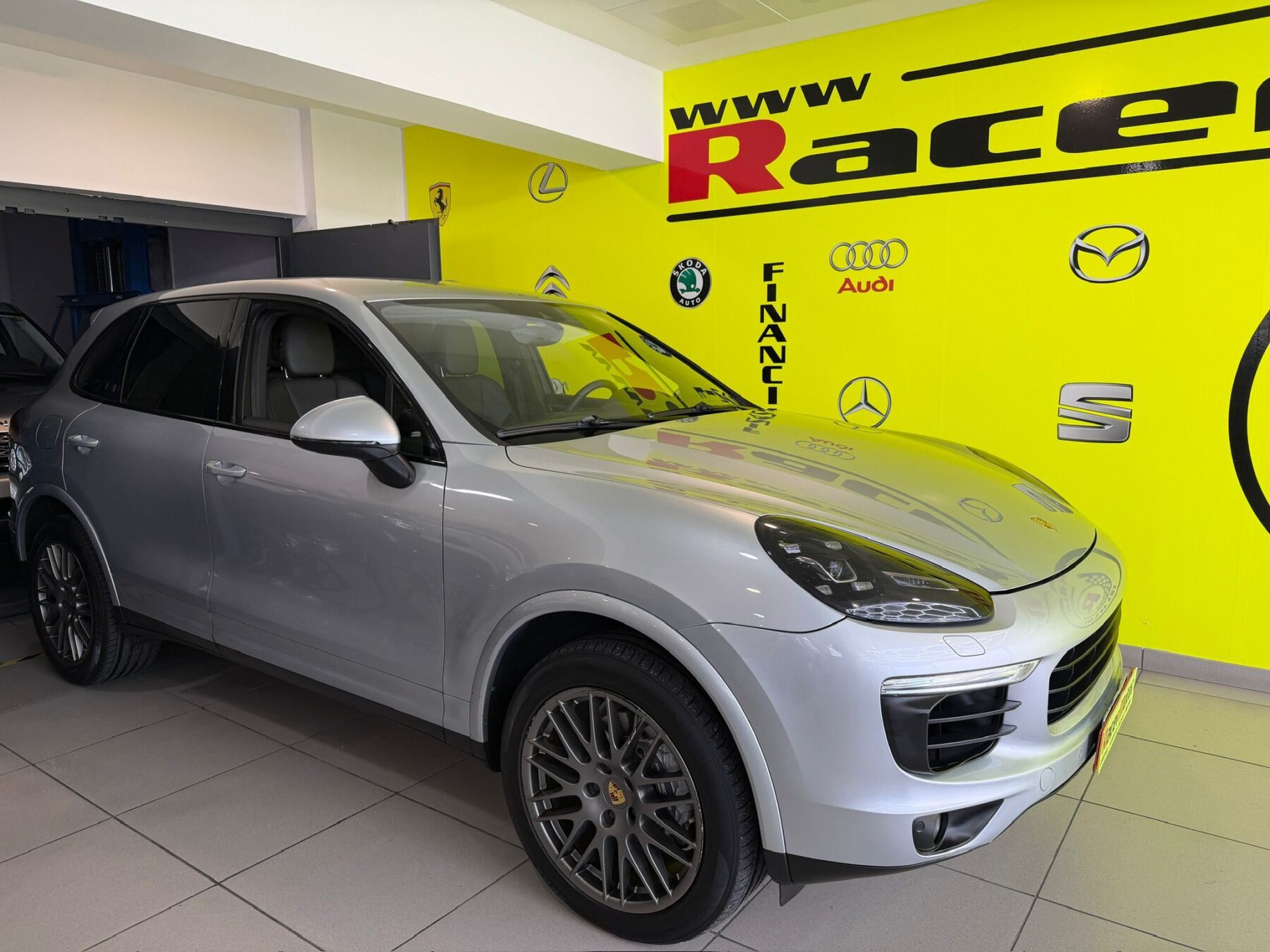 PORSCHE Cayenne PLATINUM EDITION 